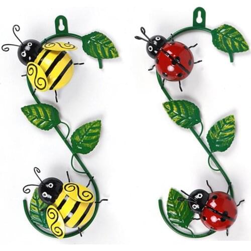 3D Metal Bee/Ladybug Wall Decor Art Decorative Sculpture with Green Leaf Garden Fence Ornament Countryside Style Insect Statue