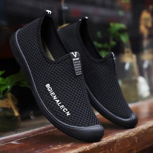 Sports shoes mens fly weaving trendy mens fashion peas shoe covers foot net shoes 2021 spring leisure
