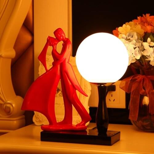 Creative warm kiss light Couple Wedding Table Lamps decoration post bedroom bedside study Resin glass desk lights FG888