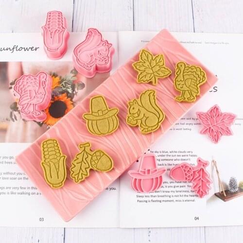 6 PCS Thanksgiving Pine Cone Pumpkin Turkey Squirrel Shaped Plastic Material Cookie Cutter for Christmas Holiday Kitchen