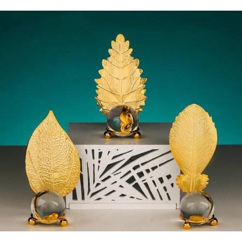 Golden Leaf Crystal Ball Ornament Transparent Crystal Ball Highly Simulated Leaves Craft Desktop Decoration Figurine Accessories