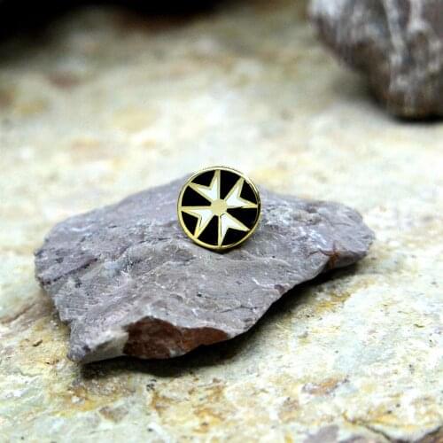 Trendy Masonic Knight Brooch Cross Pattern Metal Lapel Pin with Tassel Butterfly Clasp Freemason Badge European Men Suit Decor