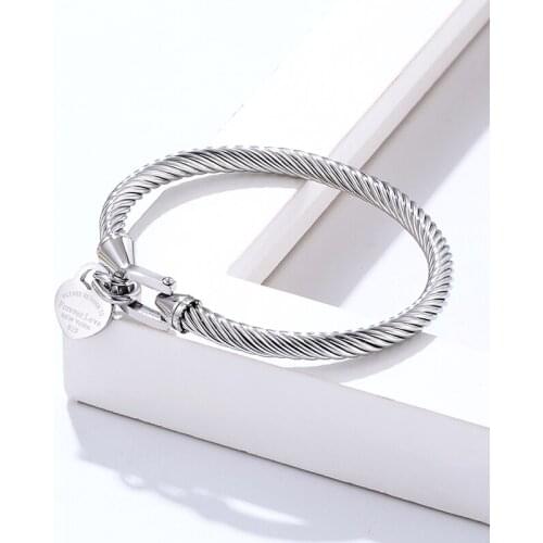 Classic Design Hook Cuffs Hang Peach Heart Charm Bracelets & Bangle For Women Stainless Steel Cable Jewelry Love Pulsera Gift