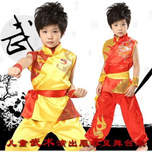 Children wear no sleeve suits to suit the Chinese national costume
