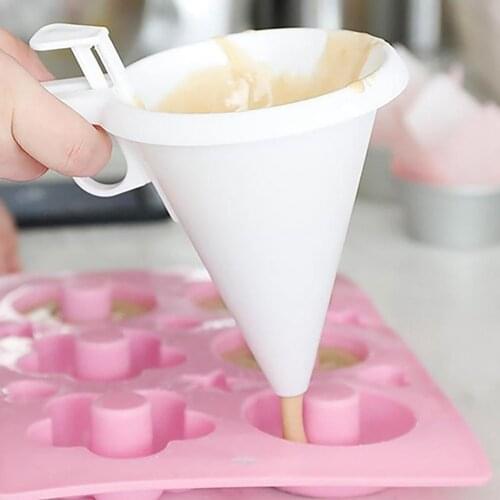 1Pcs Hand-hold Funnel Icing Candy Funnel Chocolate Pastry DIY Mold Cream Cookie Cupcake Pancake Maker Kitchen Baking Supply