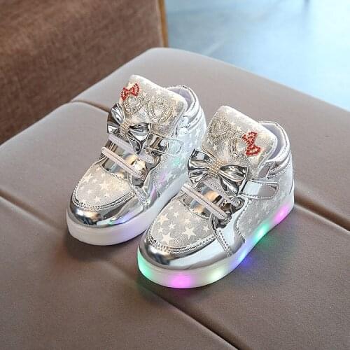 New Luminous Sneakers First Walker Baby Boy Girl Shoes Glowing Sneakers Flashing Lights Up Shoes Led Children Shoes Breathable