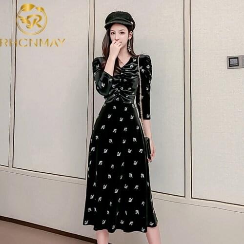 2020 New Autumn and winter womens European and American style Printing long-sleeved Temperament V-neck velvet dress