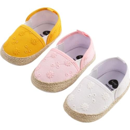 0-18M Baby Crib Shoes Cute Embroidered Floral Princess Dress Shoes Anti-Slip Toddler First Walkers