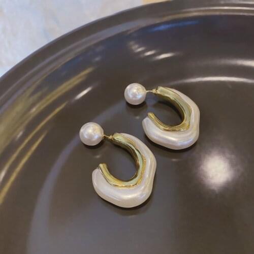 Personality Irregular Shaped Golden Earrings Lady C-shaped Pearl Elegant Fashion Simple beads exquisite Hanging earrings jewelry