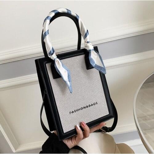 High-quality Ladies Casual Portable Small Bag 2021New Trendy Fashion All-match Messenger Bag Net Celebrity Niche Design Tote Bag