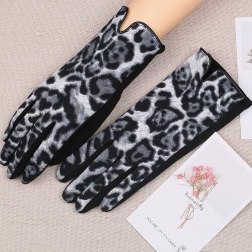 Women Cashmere Wool Knit Touch Screen Driving Glove Autumn Winter Warm Plush Inside Full Finger Leopard Cycling Mitten K11