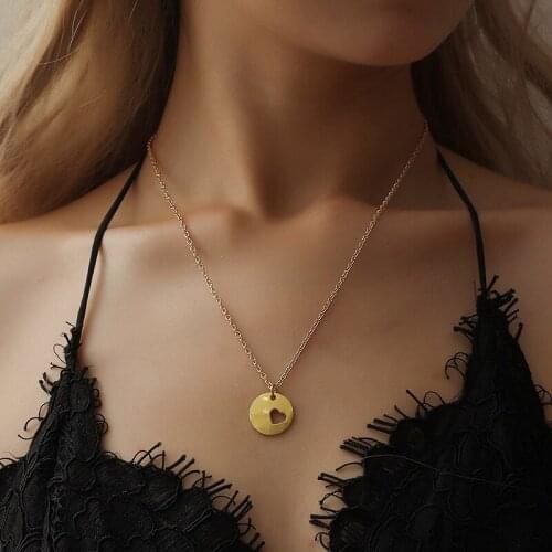 Simple Out Hollow Heart-shaped Metal Necklace Romantic Womens Gold Chain Pendant Accessories Charming Party Jewelry Gift