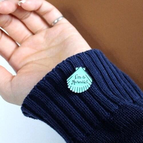 The latest version of the simple shell shape Japanese and Korean fashion style brooch I`m a men maid