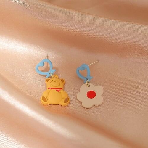 Pure Color White Flower Heart-shaped Earrings Yellow Bear Asymmetrical Earrings Girl Fashion Outing with Jewelry Gifts