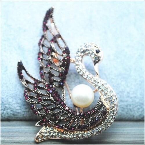 Women Clothes brooch party or wedding wears with freshwater pearl hot for luxury garments or clothes wearings metal brooch swan