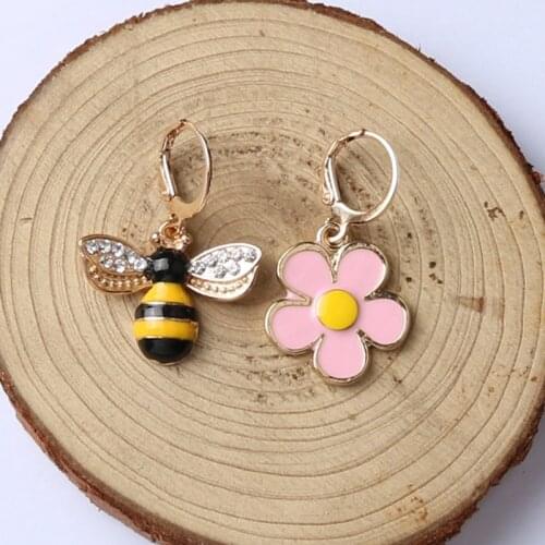 Flower Daisy Stud Earrings for Women Jewelry Sweet Candy Girl Fresh Petal Gift Fashion Korean Bee Earrings