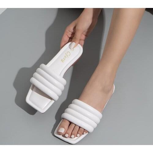 Hot sale 2021 new style square toe flip flops women fashion candy color flat bottom womens shoes casual and comfortable sandals