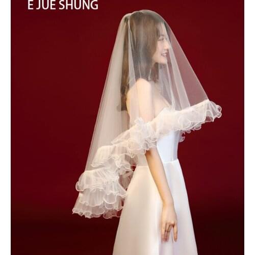 E JUE SHUNG Ruffles Short Wedding Veils With Comb Two layers Bridal Veil Wedding Accessories