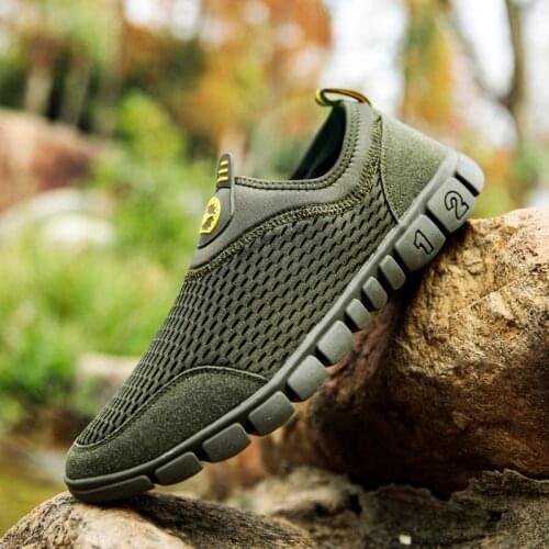 Lightweight Breathable Mesh Slip-on Outdoor Hiking Shoes for Men Quick-drying Sport Fishing Shoes Men Casual Trekking Shoes