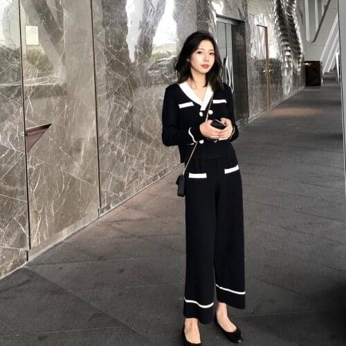 Han edition small sweet spring goddess van knit pants suit the new wind v-neck short paragraph cardigan knitting tall waist wide