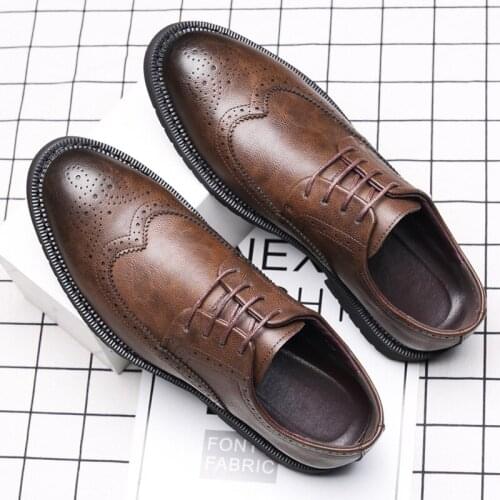Mens Dress Shoes 2021 New Spring Carved Casual Retro Shoes Business Leather Shoes