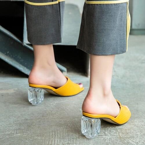 Transparent sandals and slippers womens summer wear 2020 new fashion wild high-heeled thick with net red middle-heeled slippers