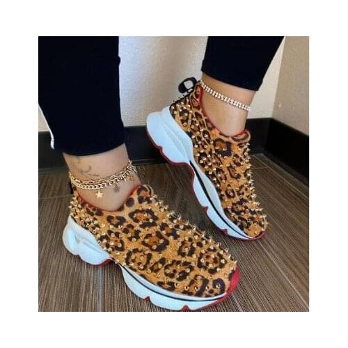 35-43 Casual Womens Shoes Flat Bottom Rivet Sports Shoes Womens Mesh Jogging Shoes Tenis Masculino Sneakers Men Run Shoes