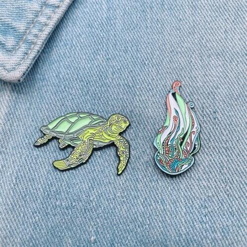 Creative Fun Animal Enamel Brooch Seabed Creature Turtle Jellyfish Alloy Pins Punk Badge Accessories Woman Jewelry Gift