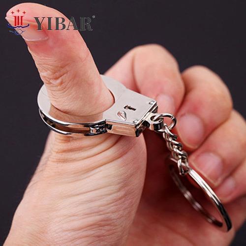 1pc Handcuffs Keychain Car Key Chain Key Ring Simulation Handcuffs Model Key Buckle For Best Gift Jewelry Accessories