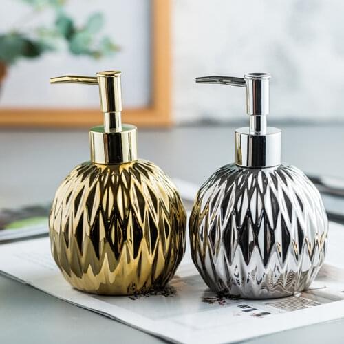 European Ceramic Golden Vertical Pattern Lotion Bottle with Tray Home Bathroom Hand Sanitizer Bottled Bathroom Accessories 400ml