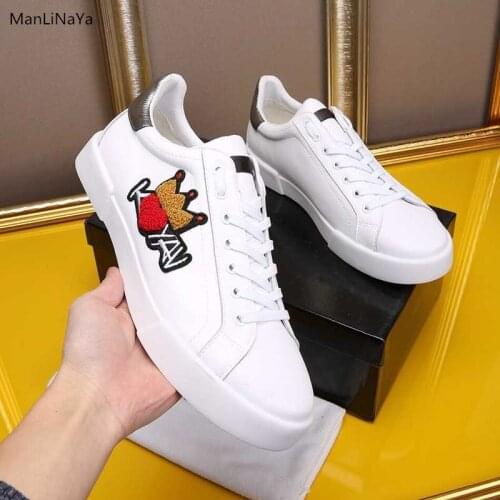 Spring and autumn luxury brand leather mens sports shoes runway embroidery letters tie casual shoes comfortable mens breathabl