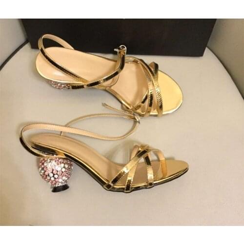 Urumbassa Women's Shoes With A Strap