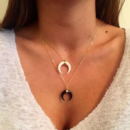 Bohemian Style Resin Ox Horn Crescent Moon Pendant Necklaces for Women Wire Twisted Vintage Clavicle Necklace Jewelry YN922