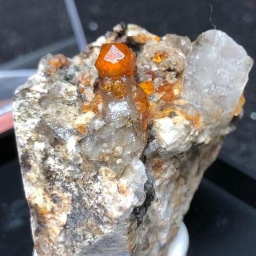 100% natural crystal and garnet mineral samples stone home decoration healing energy wheel vein teaching collection (send box)