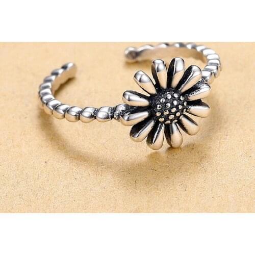 Miuoxion Wholesale Retro Sun Flower Ring Fashion Simple Personality Jewelry For Women Feature Namour Charm Gift All Seasons