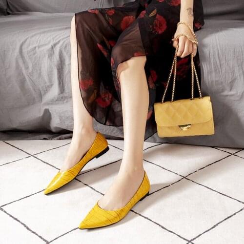 Comfortable Leather Shallow Mouth Loafers Pointed Shoes Yellow Flats Boat Shoes Big Size 41 Autumn Laides Casual Flat Sole Shoes