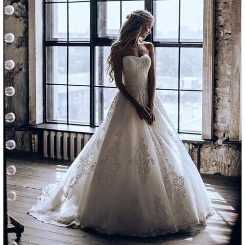Luxury Princess Wedding Dresses Vintage Appliqued A-line Wedding Gowns Elegant Sweetheart Vestidos De Noiva Sweep Train