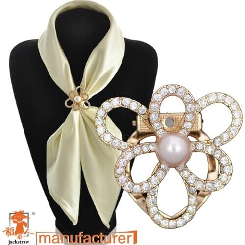 2018 Fashion gold flower brooch shiny rhinestone silk scarf buckle pearl brooch pin wedding cape buckle