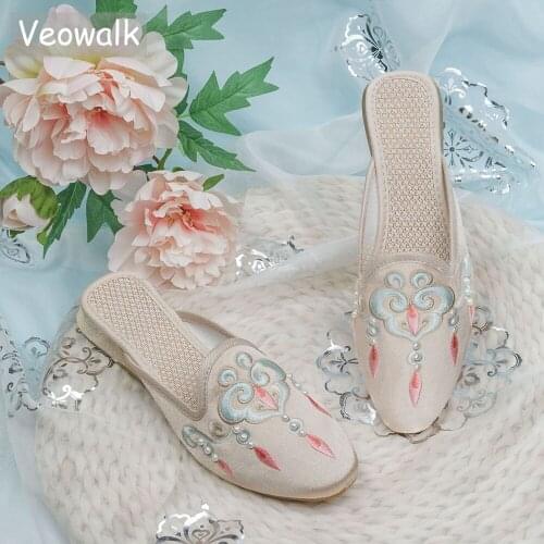 Veowalk Pearls Embroidered Women Flock Cotton Pointy Toe Flat Mules Retro Comfortable Slippers for Ladies Red Pink Green White