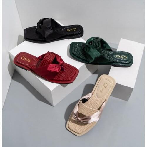 High Quality Silk Womens Flip Flops Casual Flat Womens Slippers Square Large Size Womens Sandals Comfort Chaussure Femme