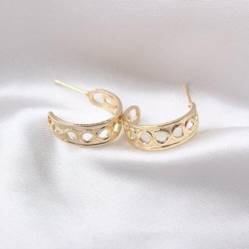 New 2021 Wholesale Gold Silver Small 8 Letter Hollow Stud Earrings for women Geometric Earings Female Modern Jewelry Oorbellen