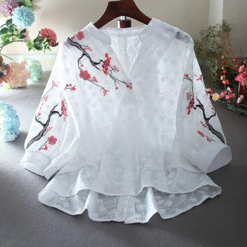 Womens Spring Summer Designer Vintage Floral Embroidery White Cotton Shirt Female High Waist Casual Loose T Shirt Top TB552
