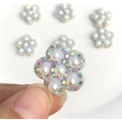 20pcs 2cm Cute Flower Pearl Rhinestone Applique Sew on Patch for Clothing Dress Headwear Diy Patches Beaded Applique Sweater