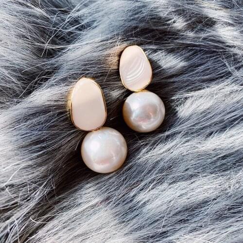 2020 New Arrival Metal Classic Round Women Dangle Earrings Fashion Korean Versatile Big Pearl Earrings Accessories Jewelry