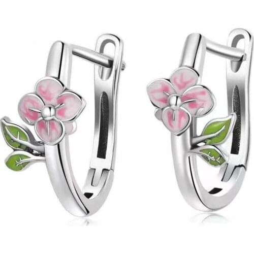 The New Style Flowers Are Studded With Pink Crystal Earrings