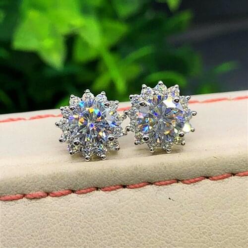 Huitan Bling Bling Crystal Flower Shaped Stud Earrings for Women Shiny Wedding Accessories Good Quality Ladys Statement Jewelry