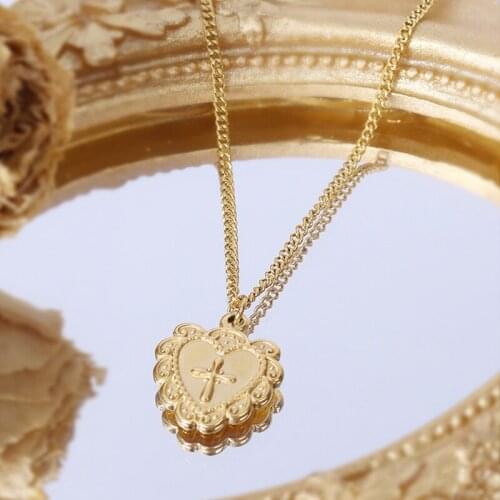 Amaiyllis 18K Gold Light Luxury Heart-Shaped Embossed Cross Pattern Love Necklace For Women Choker Necklace Jewelry