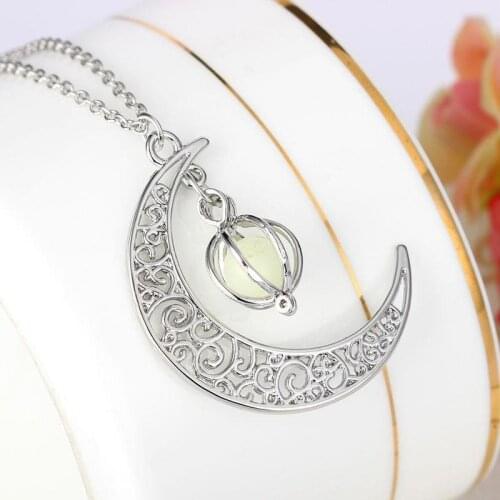 Fashion Glowing In The Dark Moon Pendant Necklace Women Pumpkin Lantern Charm Luminous Necklaces for Halloween Jewelry Gifts