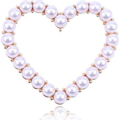 Hollow out love brooch alloy corsage, female pin garment accessories han edition sweet joker pearl diamond