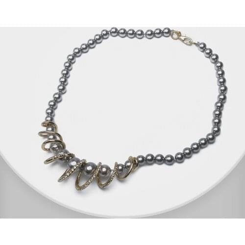 Amorita boutique A spiral exaggerated pearl necklace